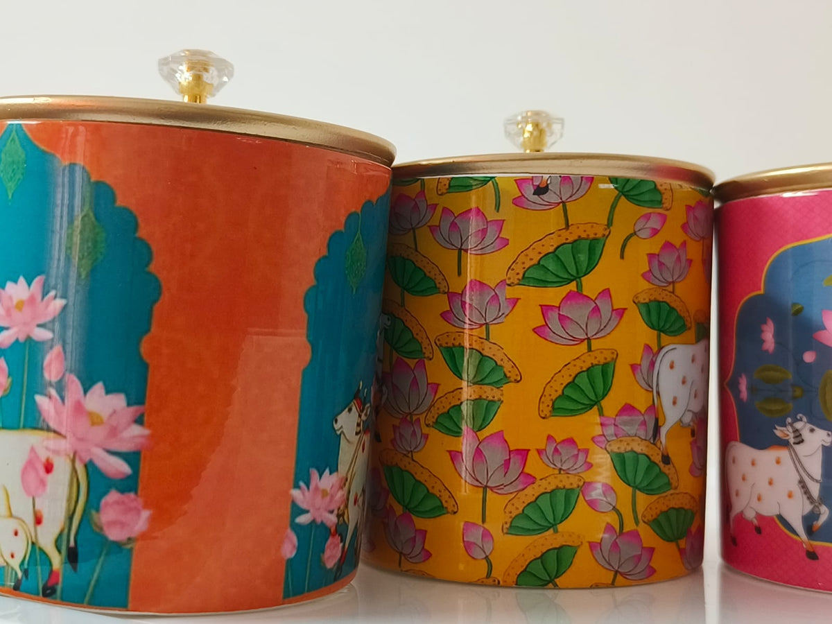 Festive Combo Gift Set | 5 Printed Metal Pillar Jars + Felt Bags