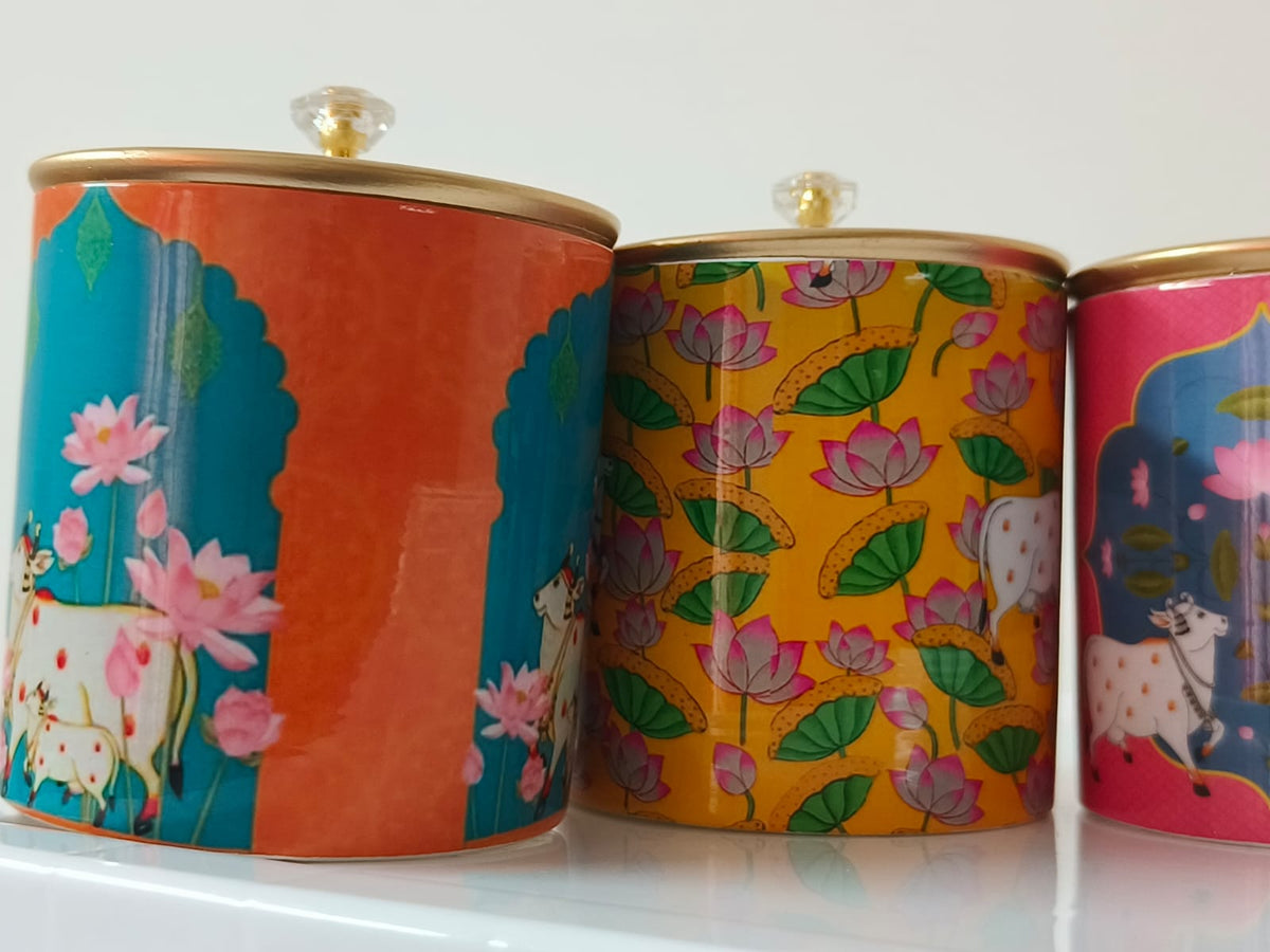 Festive Combo Gift Set | 5 Printed Metal Pillar Jars + Felt Bags
