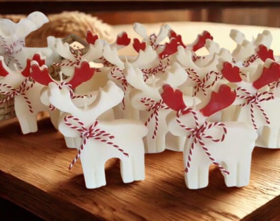 Reindeer Christmas Candle – White & Red – Decorative Festive Candle – Set of 3 | Jot & Bliss